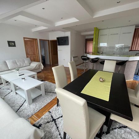Casa Gialla Free Parking ซาราเยโว ภายนอก รูปภาพ