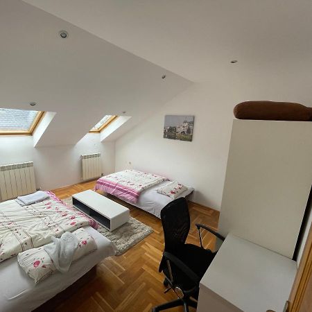 Casa Gialla Free Parking ซาราเยโว ภายนอก รูปภาพ