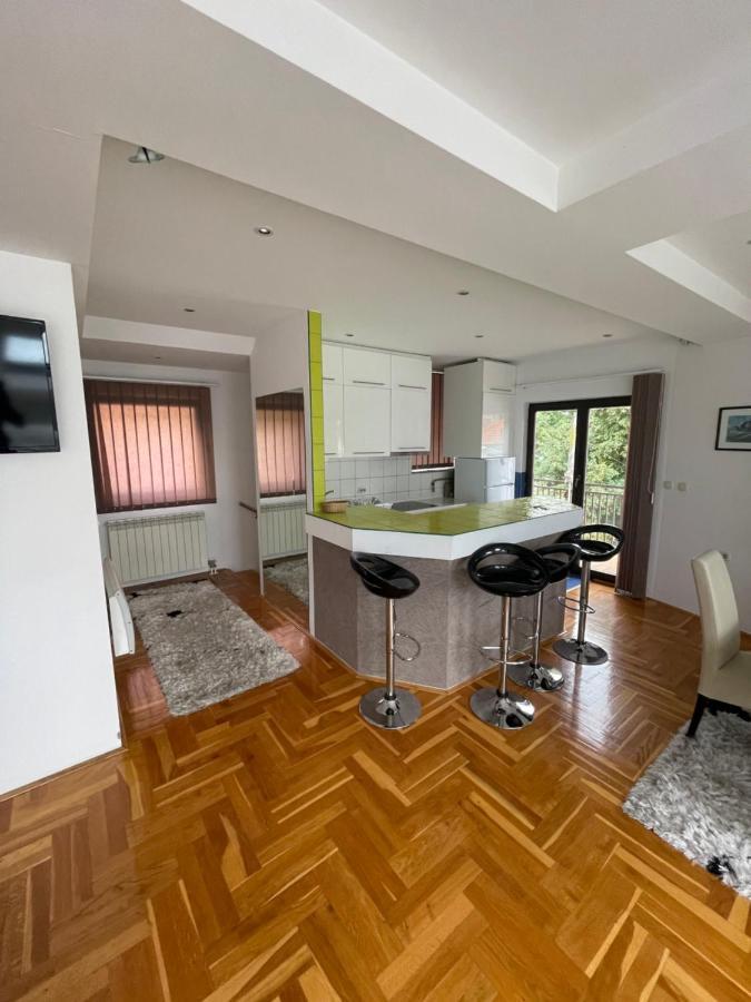 Casa Gialla Free Parking ซาราเยโว ภายนอก รูปภาพ