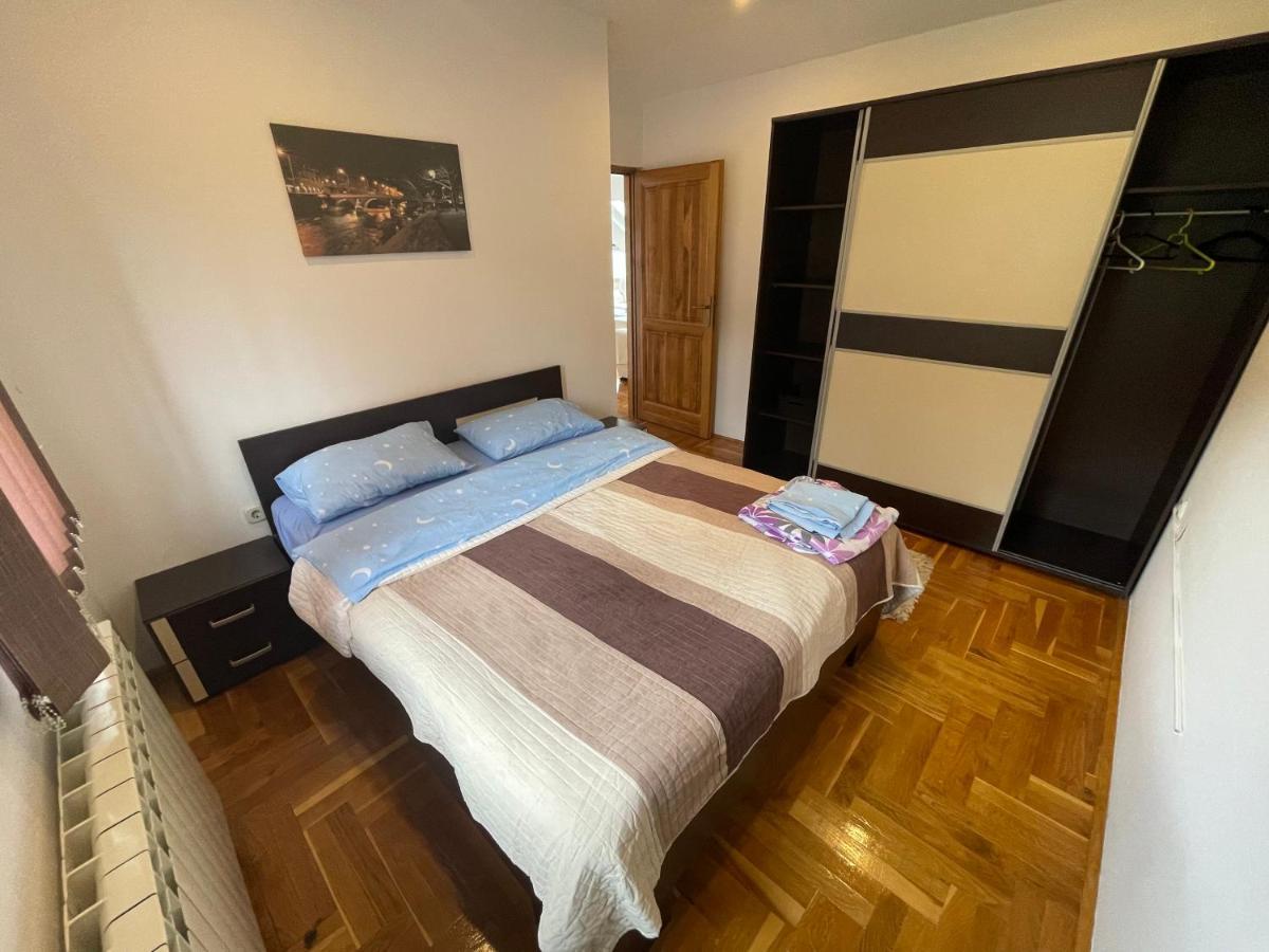 Casa Gialla Free Parking ซาราเยโว ภายนอก รูปภาพ